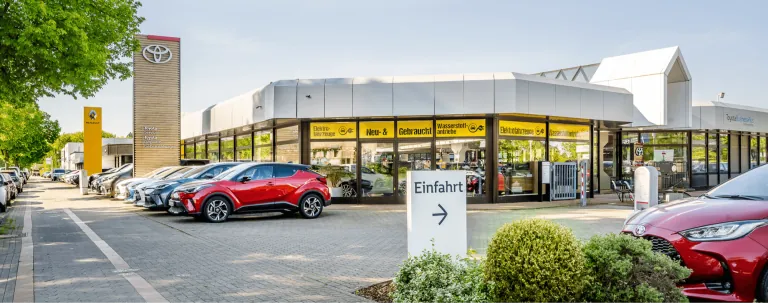 Persönliche Autoübergabe beim Händler