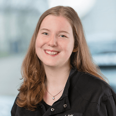 Ida Pahl (Auszubildende zur KFZ-Mechatronikerin) - Ferdinand Nobbe GmbH